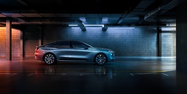 打破美系油老虎认知!福特蒙迪欧混动版上市:百公里油耗4.45L