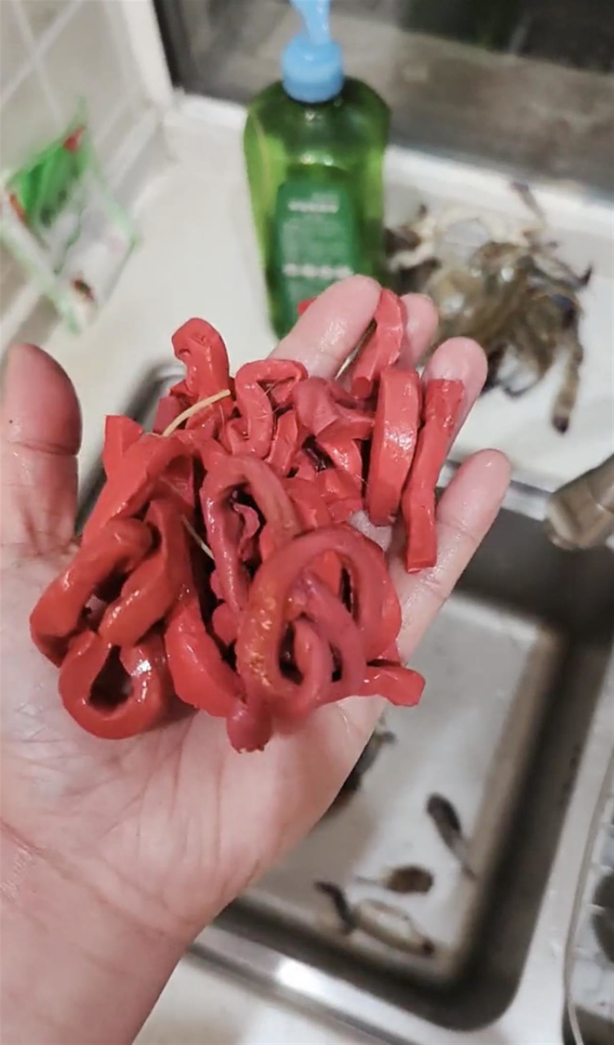 商家回应“买200元梭子蟹皮套占80元”:进货时就这样,我们也不想这样卖