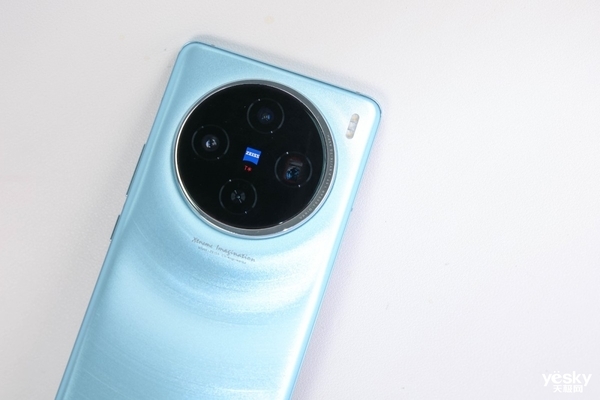 首发天玑9300旗舰芯,vivo X100带来满分旗舰体验