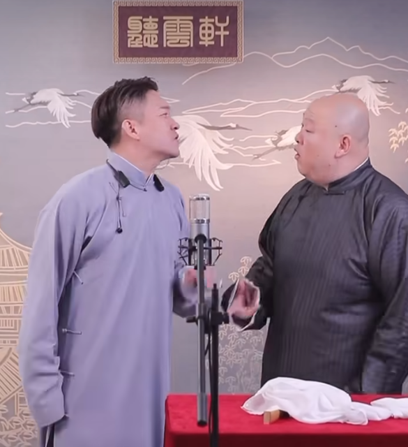 曹云金(左)与王玥波合作传统作品《老老年》 图/视频截图