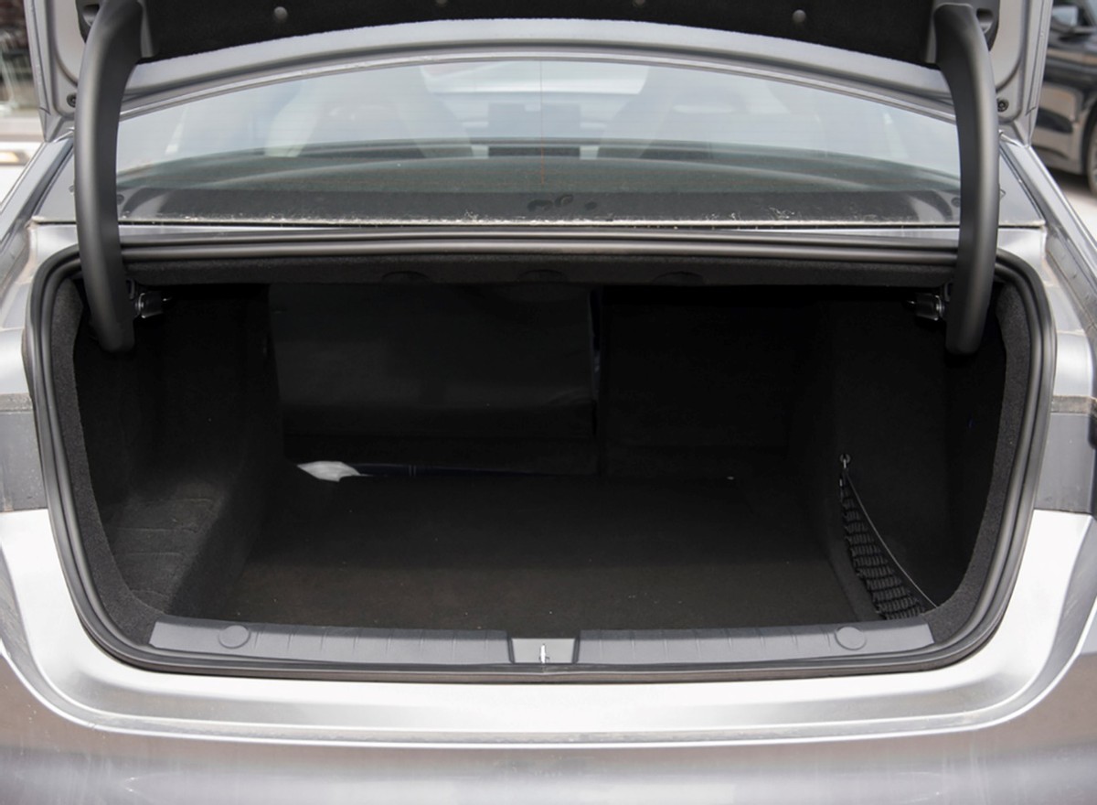 就差1000元 应该怎么选?五菱星光对比秦PLUS DM-i