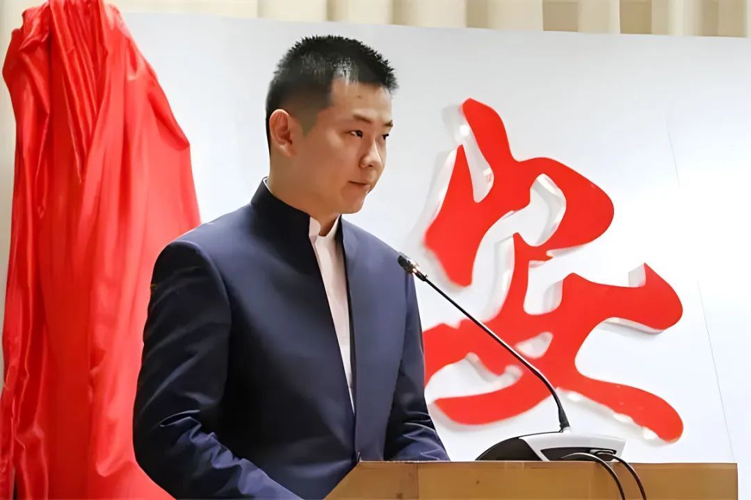 商丘父子,办大学揽获65亿