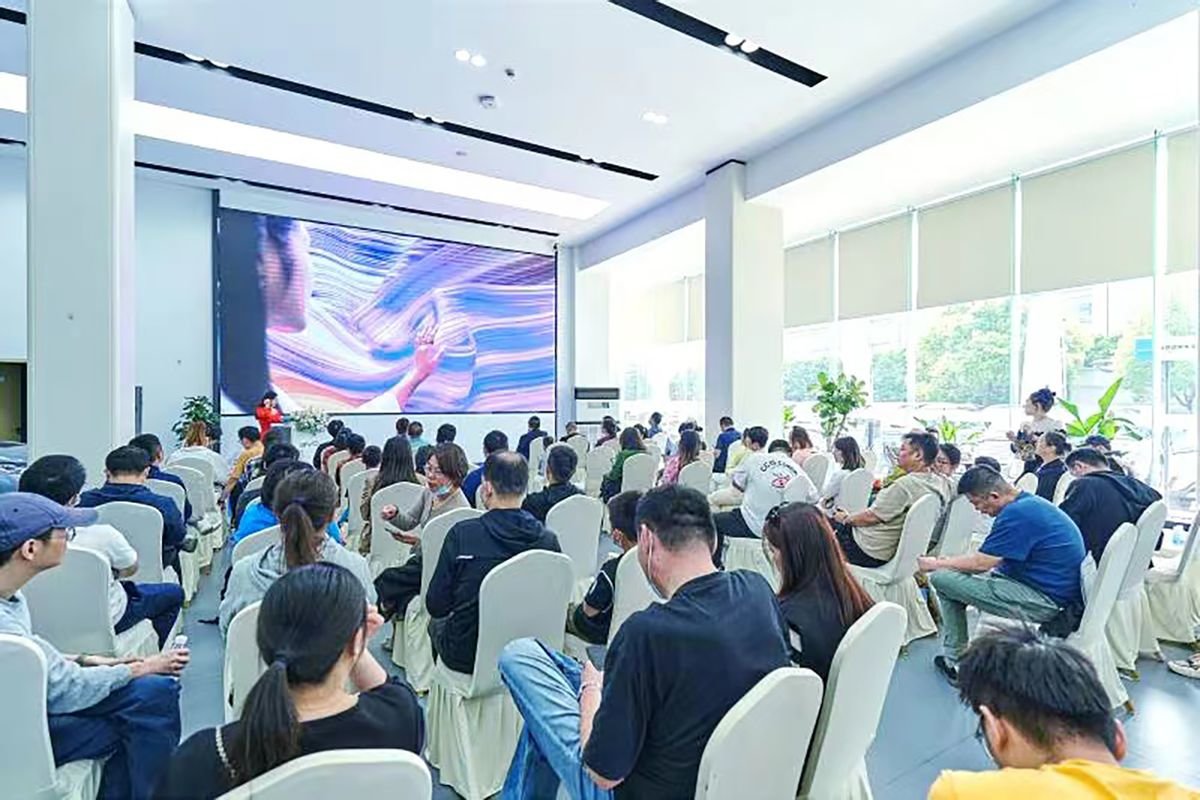 新出行助力新生活,上海华帆书豪“海豚百车交付”顺利落幕!