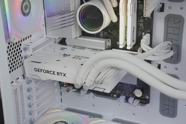 影驰RTX 4090金属大师AIO OC评测 水冷新旗舰