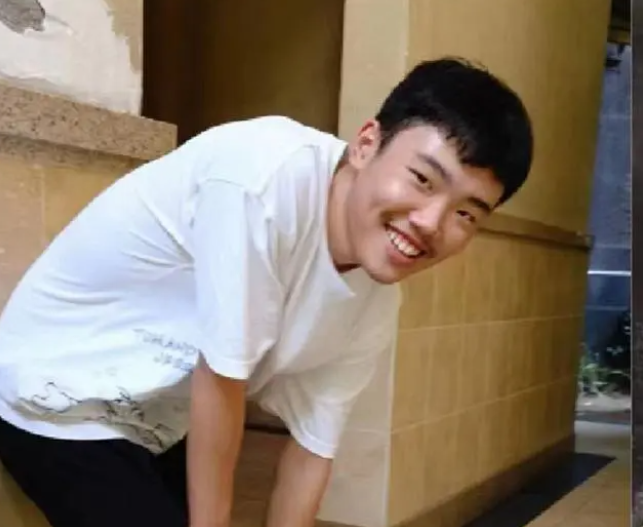 胡鑫宇家乡镇长回应“冒雨拉网式搜寻”:已搜寻三天,暂无进展