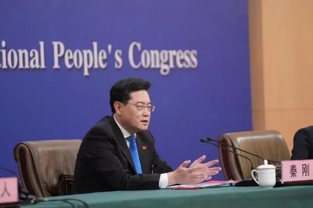 3月7日，十四届全国人大一次会议新闻中心举行记者会，外交部长秦刚就“中国外交政策和对外关系”相关问题回答中外记者提问