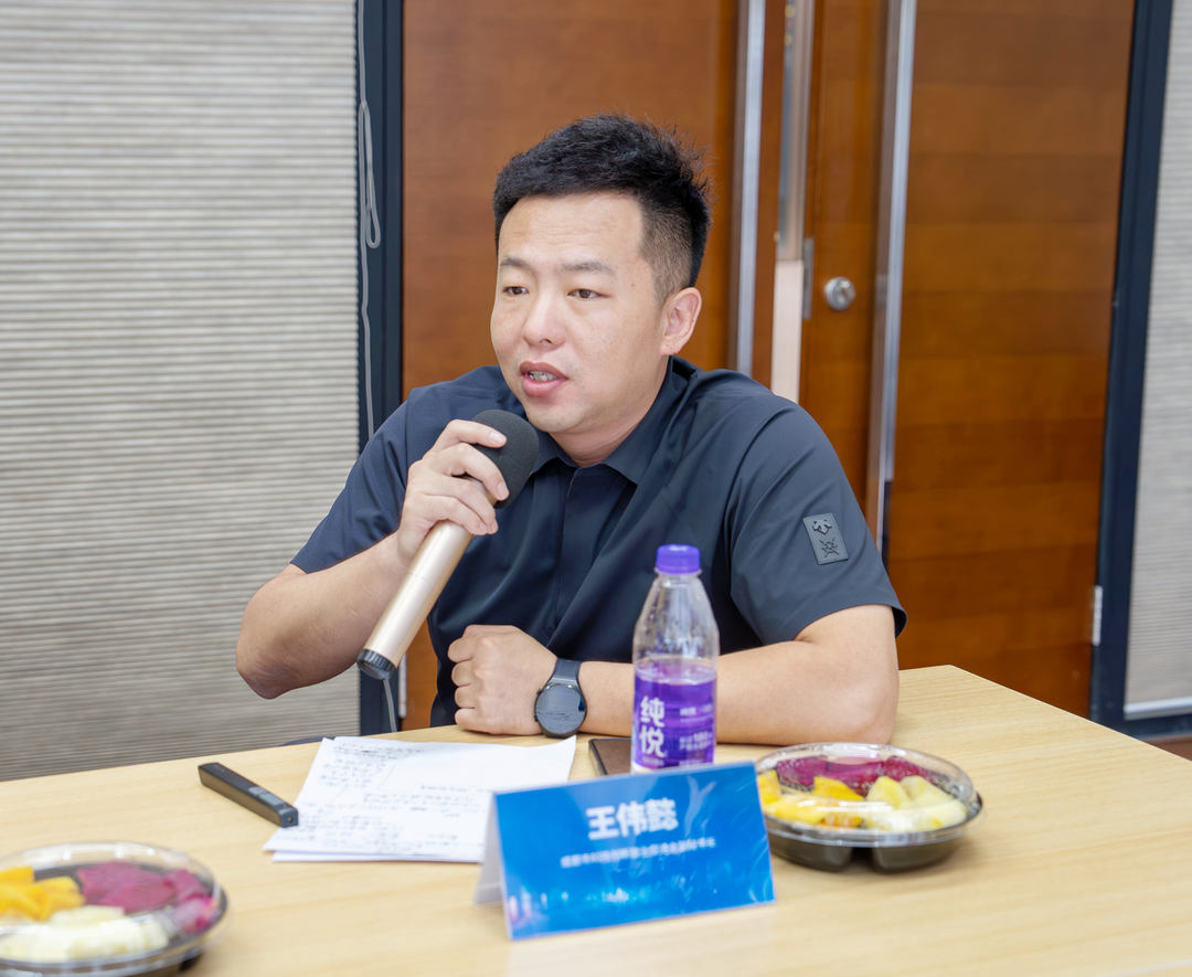 AI大模型人才“缺口”:算法岗位最缺人,读书越多收入越高_凤凰网