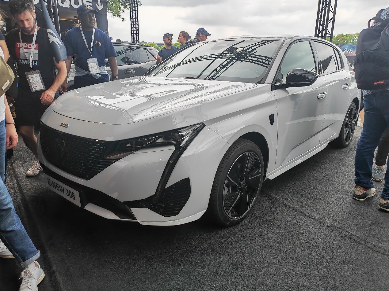 标致下定决心搞电车?纯电版308亮相 续航只有400km