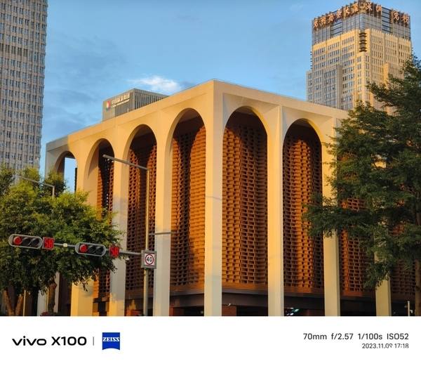 首发天玑9300旗舰芯,vivo X100带来满分旗舰体验