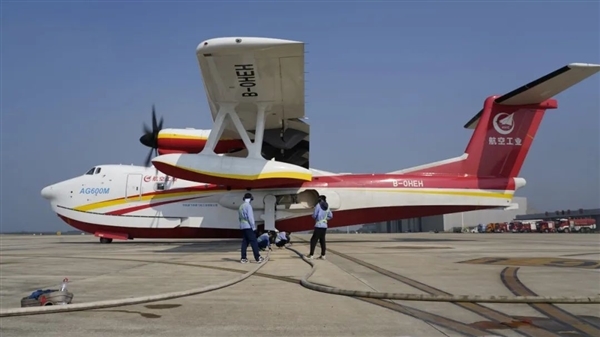 中国首款大型水陆两栖飞机:四架齐聚!