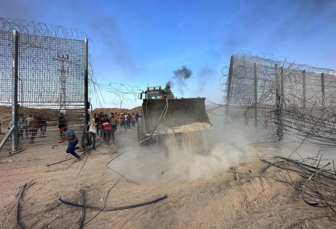 ◆2023年10月7日，哈马斯武装分子渗透到以色列南部地区。他们闯入以色列-加沙边境护栏的以色列一侧。