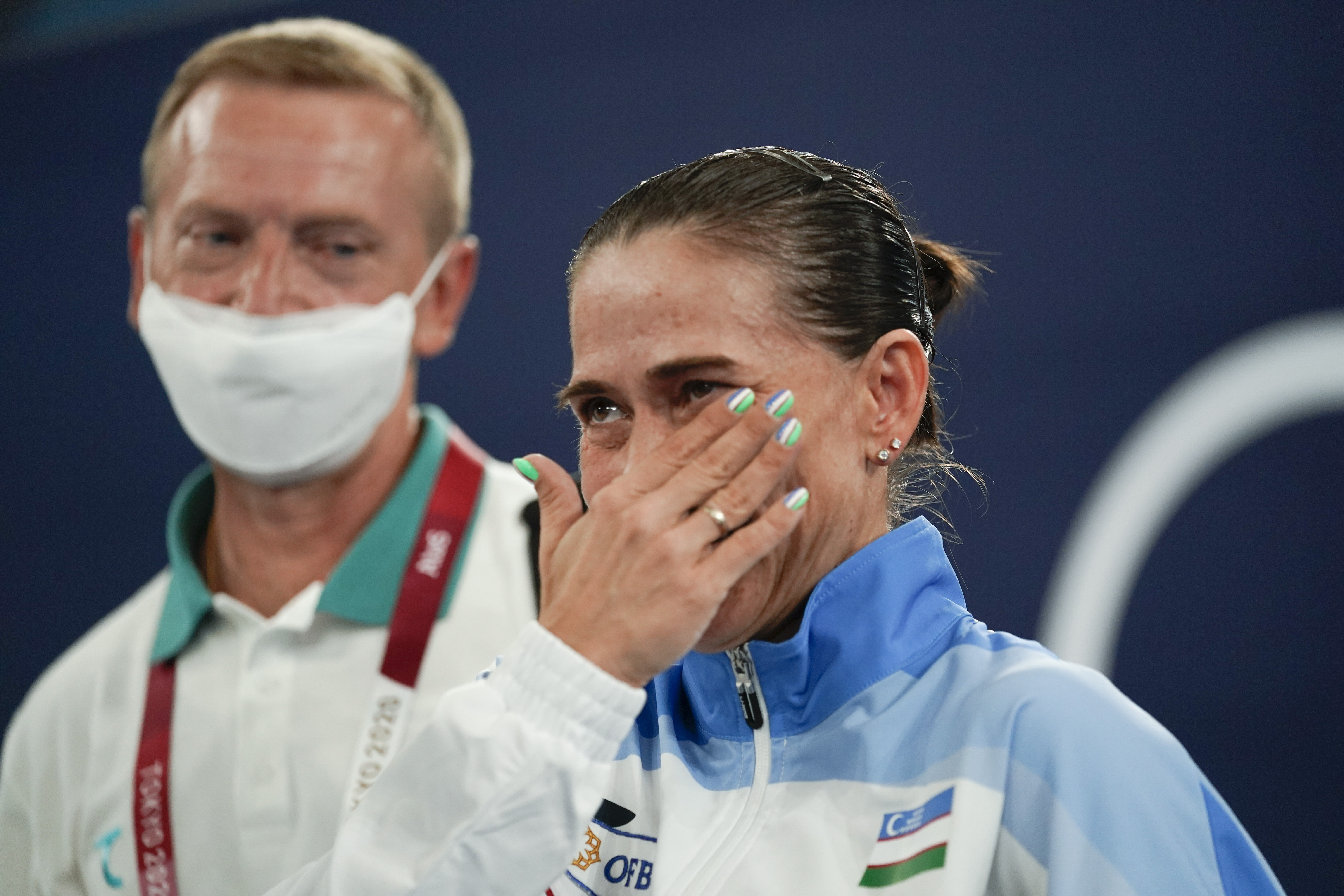 丘索维金娜在东京奥运会后落泪。