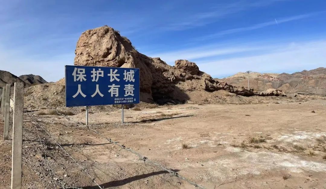 🔹日前,中新社国是直通车记者跟随中央第四生态环境保护督察组来到甘肃省白银市景泰县明长城红水堡遗址。阮煜琳 摄