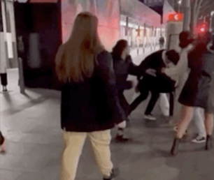 “该死的亚洲脸!”中国留学生除夕夜遇袭,遭辱骂推搡!使馆发提醒