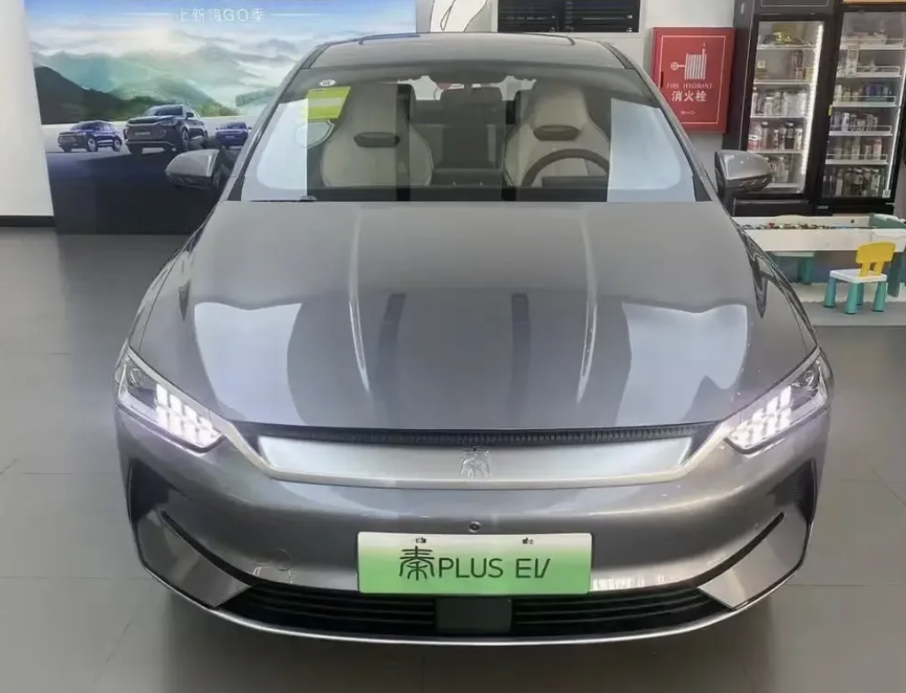 新款比亚迪秦plusev到店外观大气换装液晶仪表盘续航600km