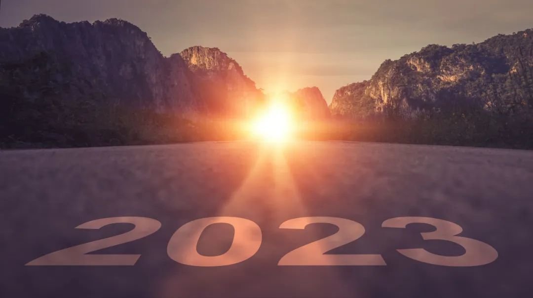 2023,我们必须重返生活,但前提是…