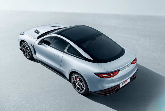 卷完SUV和轿车,开卷跑车?哪吒GT官图发布,3s级破百,猜个价!