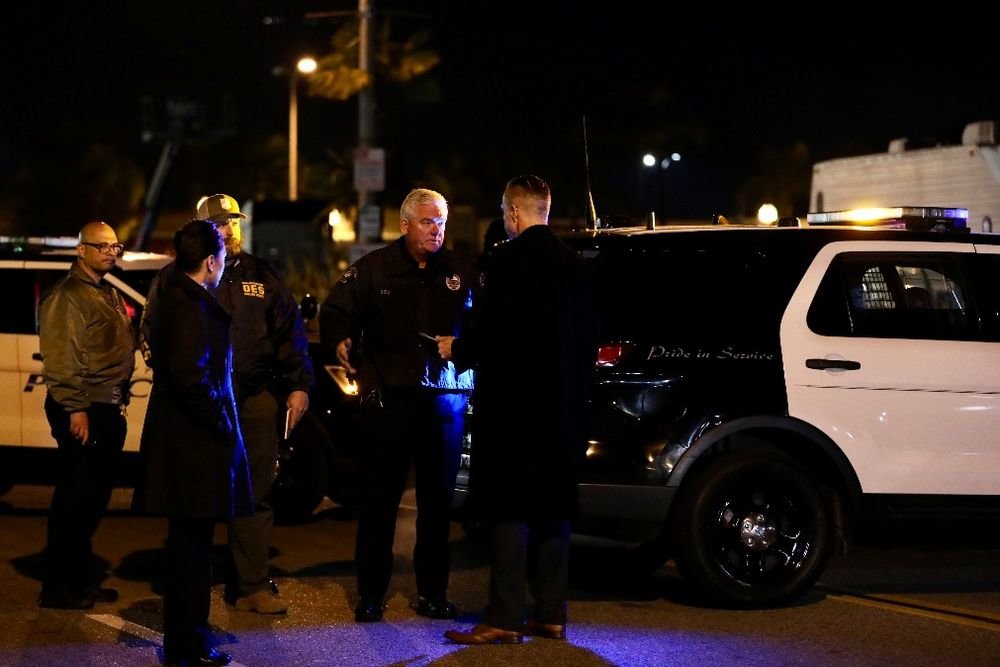 1月22日凌晨，警察在美国加利福尼亚州洛杉矶县蒙特雷帕克市的枪击事件现场工作。新华社发