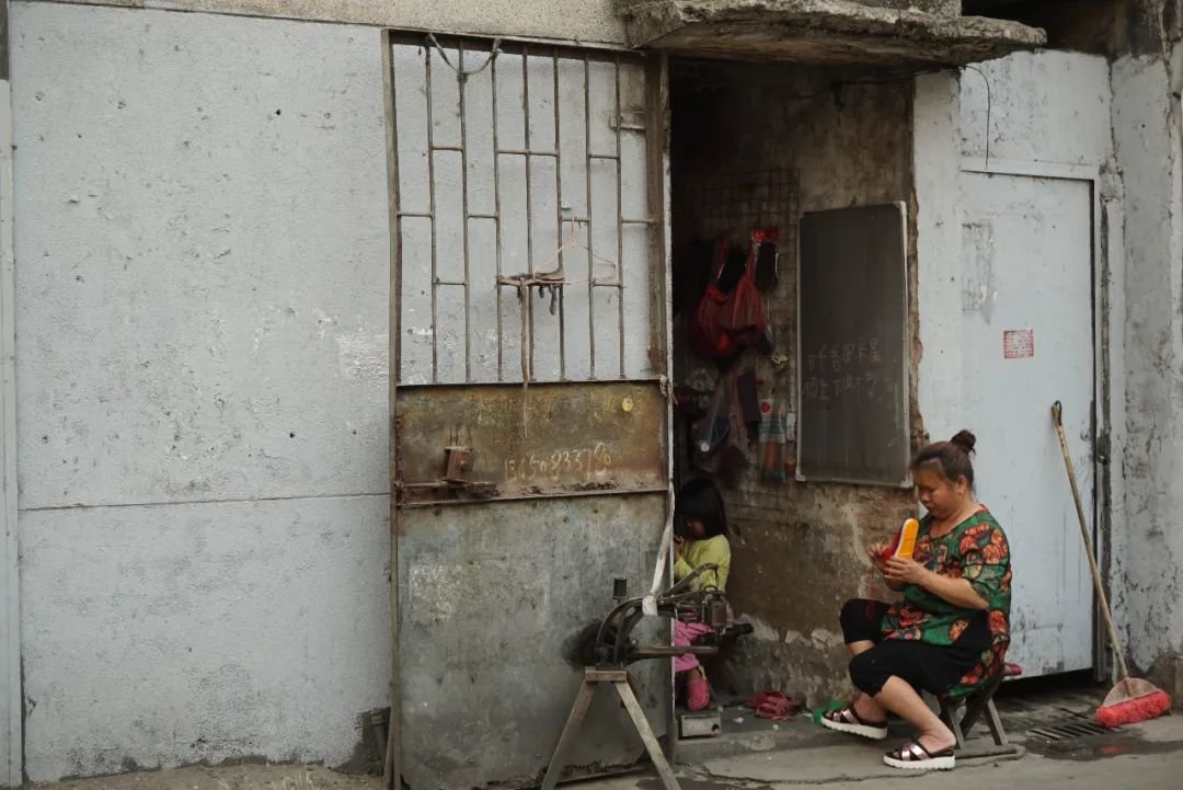女骑手择业原因里,“自由”是关键词 / 摄影:易一