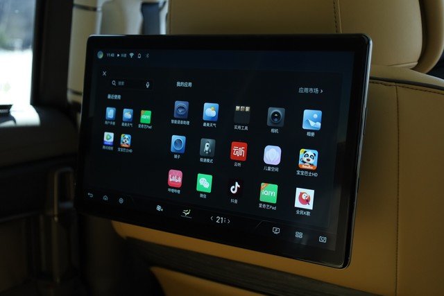 脚踢埃尔法拳打艾维亚,腾势D9 EV体验报告