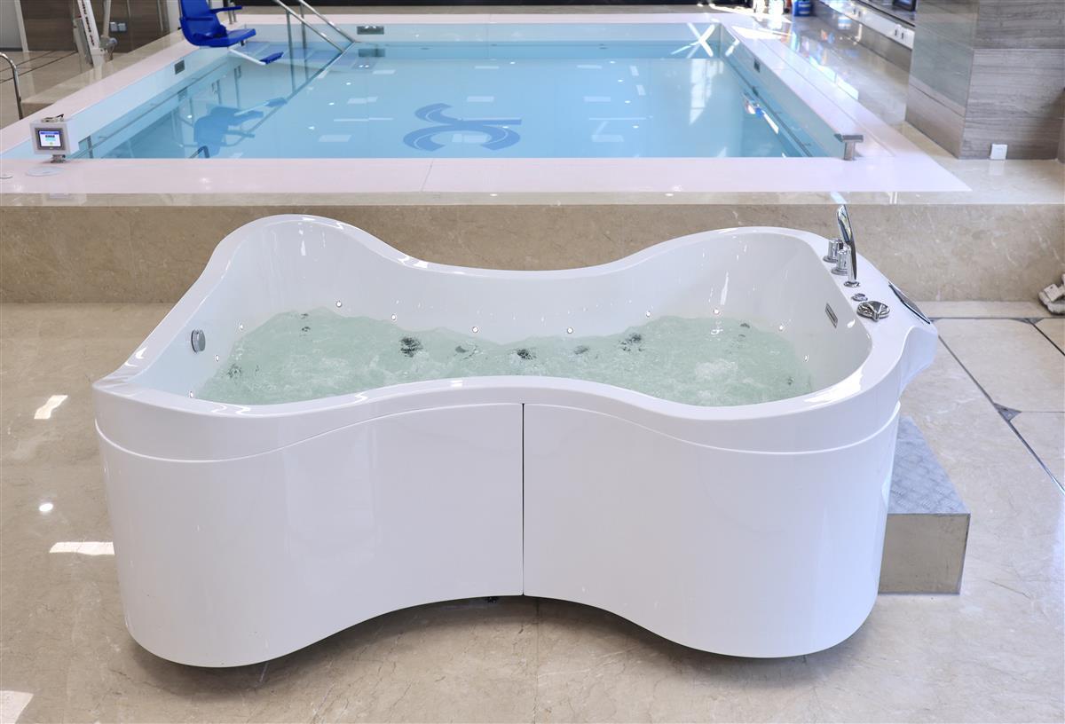 水疗康复怎么做的不吃药来“泡澡”，康复师为保患者安全每天坚持锻炼，探秘襄阳唯一一家医院水疗中心_https://www.jmylbn.com_新闻资讯_第4张