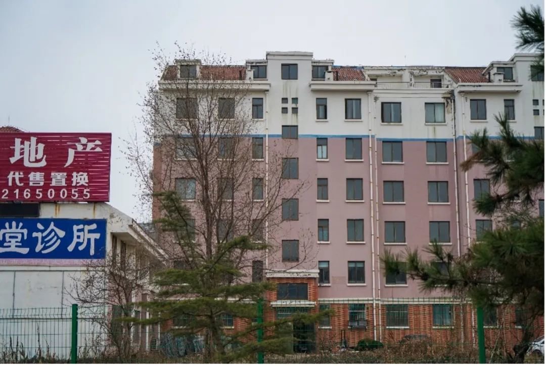 很多中介活跃在银滩。摄影:林樾