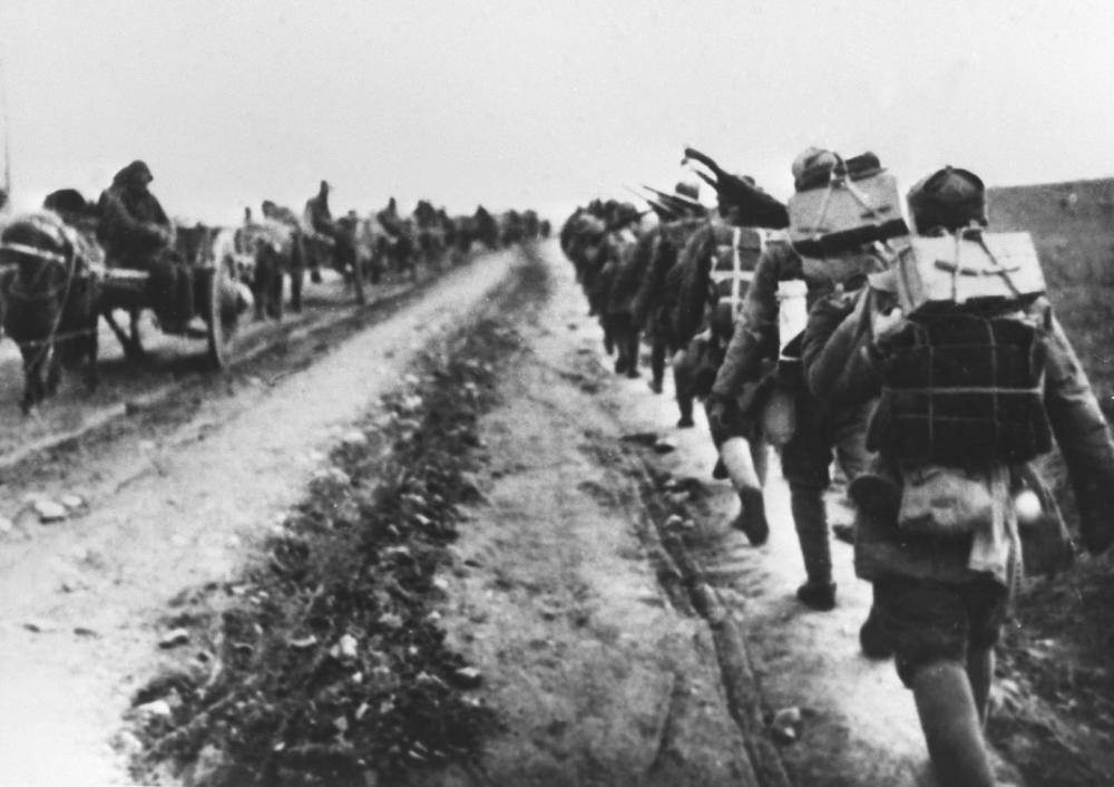 ↑ 1945年秋，新四军第三师4个旅共35000人离开苏北向东北进军。