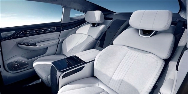 纯电续航超1000公里!大运首款轿车远航Y6上市:32.98万起售