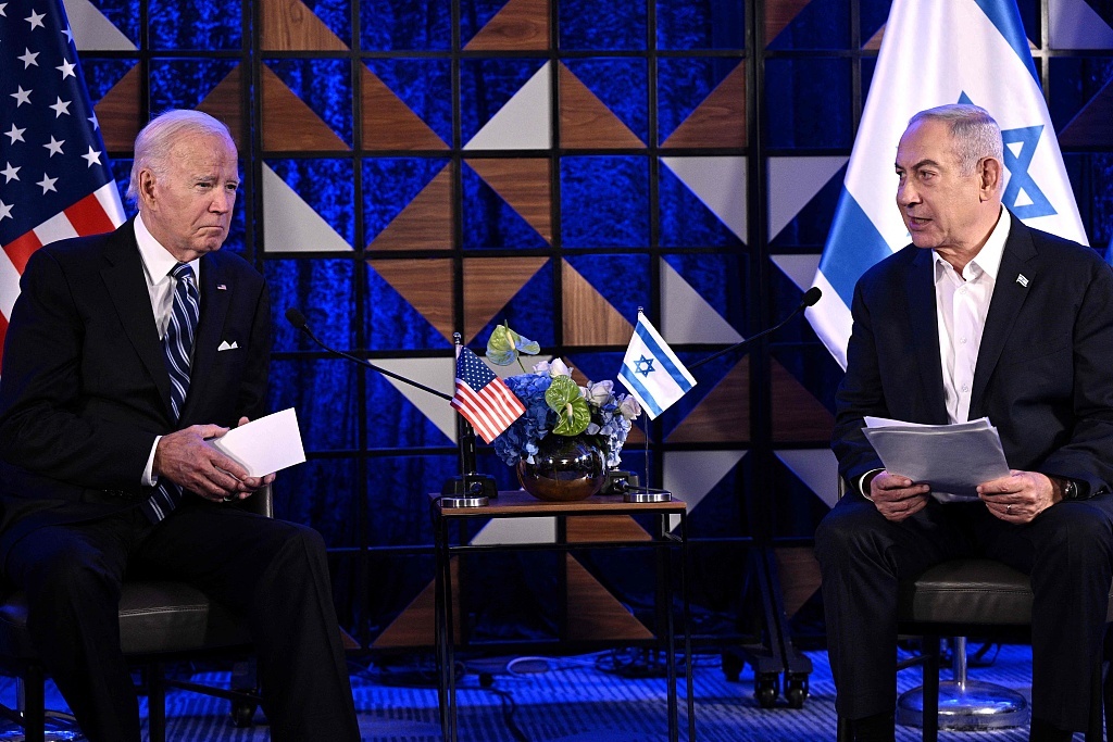 当地时间2023年10月18日，以色列特拉维夫，以色列总理内塔尼亚胡（右）会见美国总统拜登。