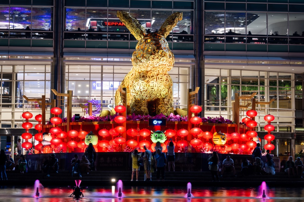 近日,马来西亚大街小巷装点着各种中式元素的春节装饰 图源:新华社