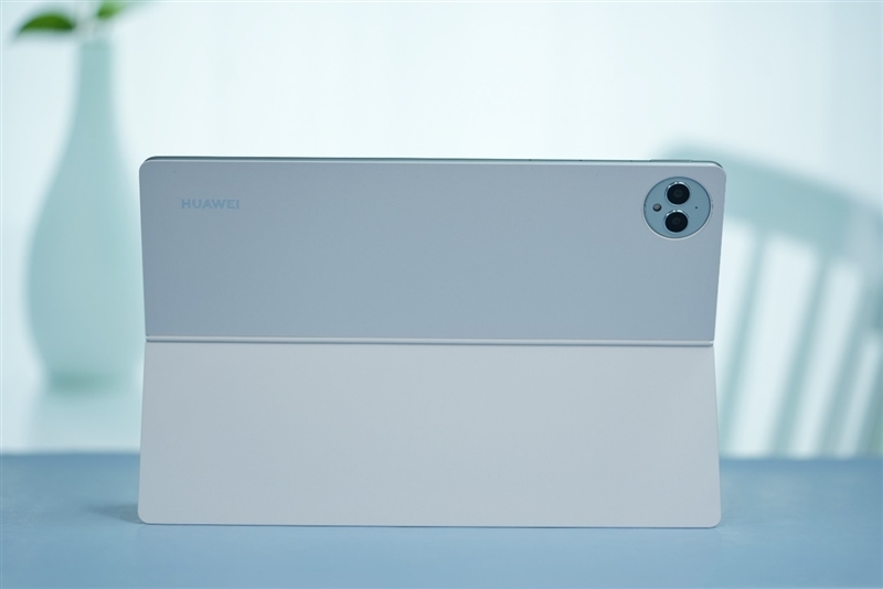 华为史上最大平板MatePad Pro 13.2体验评测:平板生态全新生产力