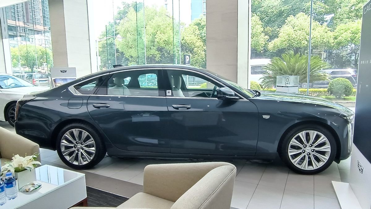 差不多的价格,选TA还是宝马3系?凯迪拉克CT6到店实拍