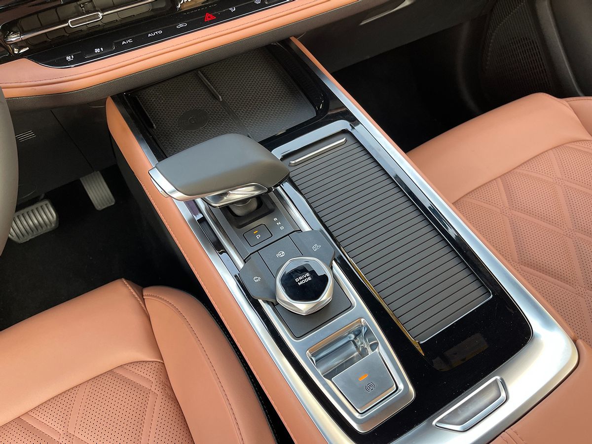 售价11.99万元起,搭插混动力,纯电续航最长125km,启源Q05实拍