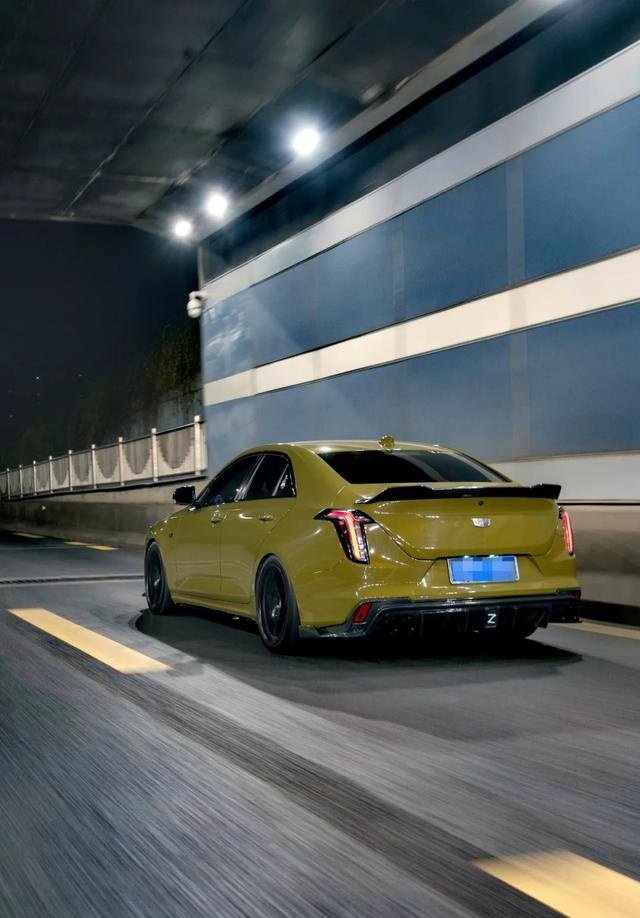 竞技走街范的凯迪拉克ct4,颜值跟性能我都有_凤凰网汽车_凤凰网