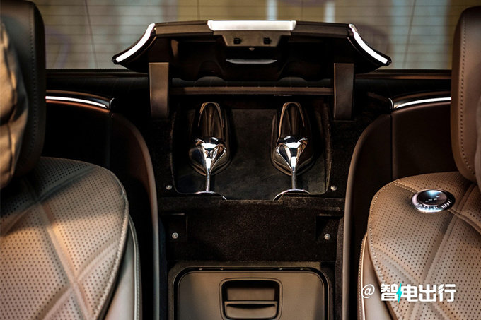 迈巴赫EQS SUV全球首发配双色车身 后排极致奢华-图11