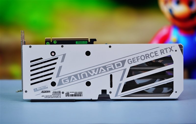 纤薄身材也能满血发挥!耕升RTX 4070踏雪评测:2K游戏通吃的高颜值显卡