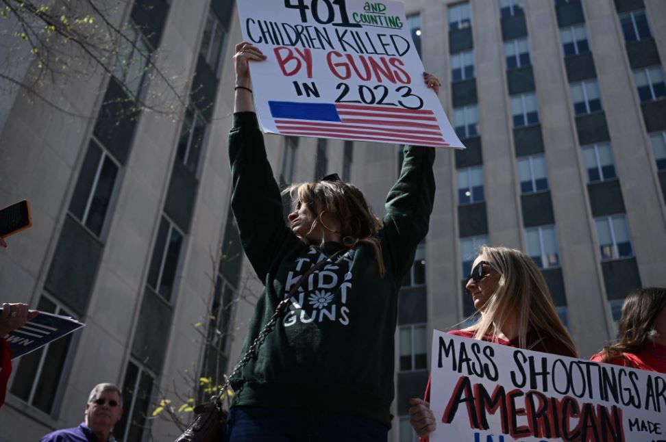 乱象与分裂正在加速美国民主的衰败