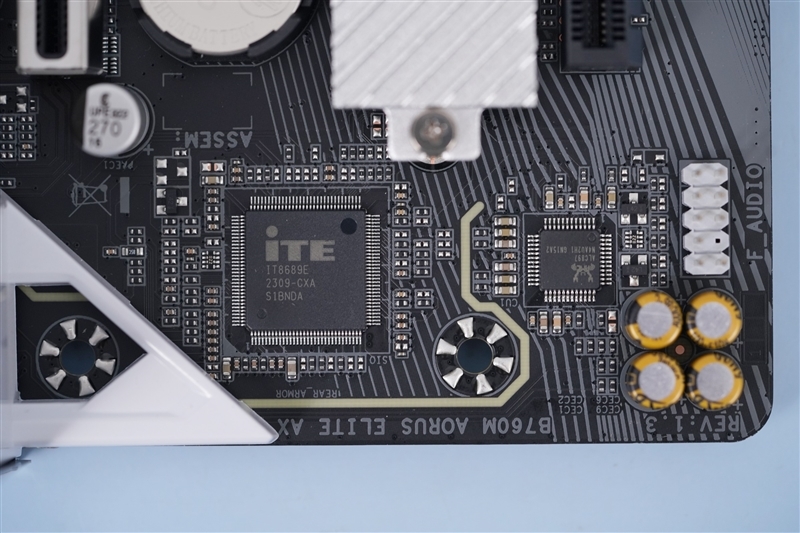 技嘉小雕B760M AORUS ELITE AX主板评测:温控优秀 DDR5-8000轻松达成!