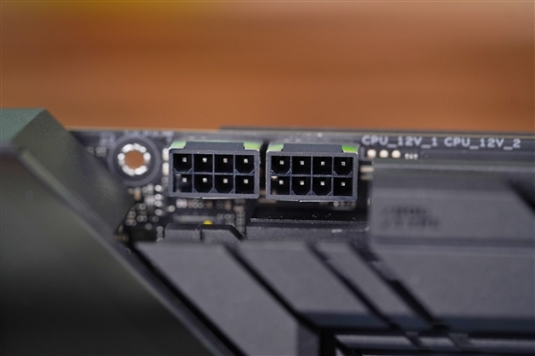 支持14代酷睿!ROG MAXIMUS Z790 DARK HERO主板图赏