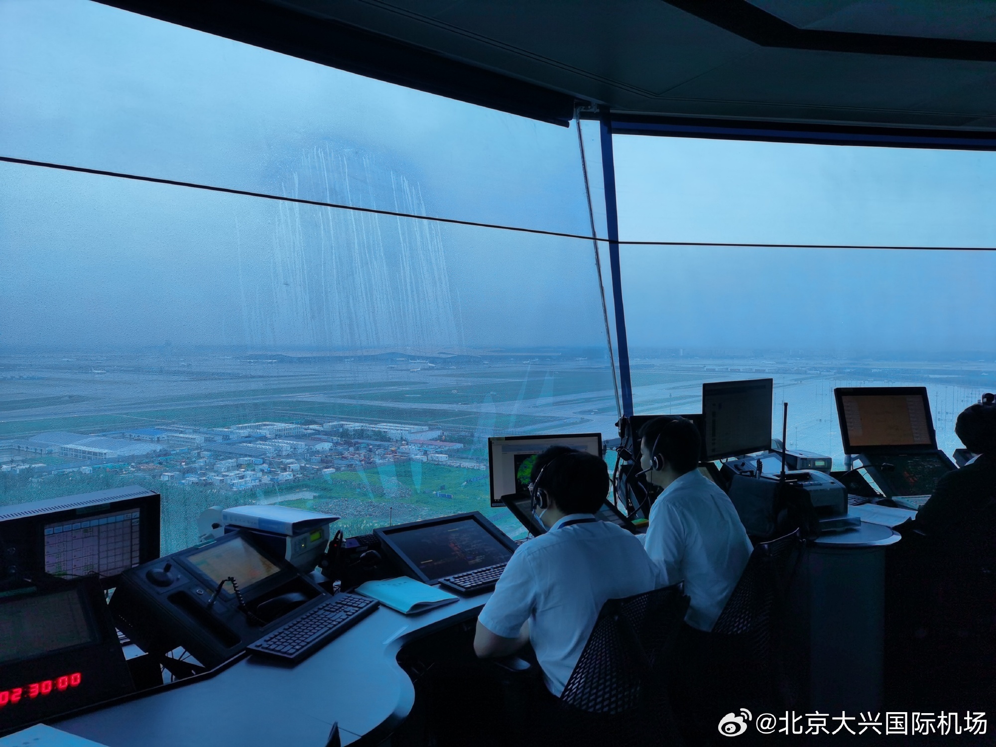 7月31日，北京大兴国际机场工作人员。 微博@北京大兴国际机场 图