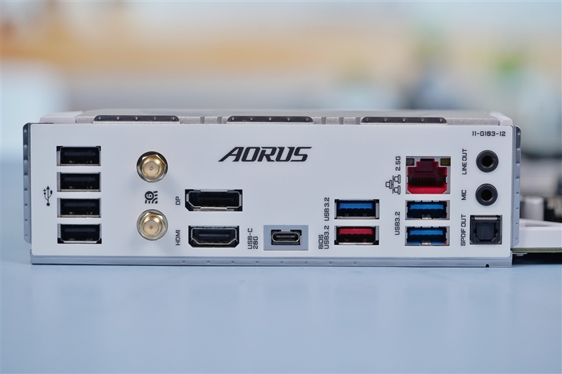 技嘉小雕B760M AORUS ELITE AX主板评测:温控优秀 DDR5-8000轻松达成!