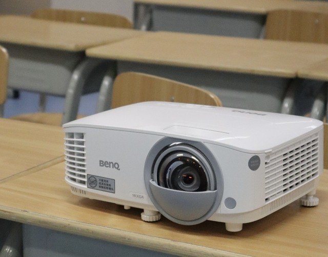 小空间实现大屏 明基JD530短焦投影评测