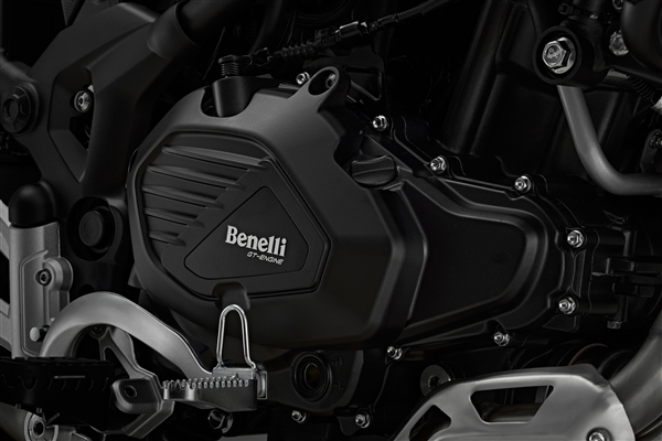 3.268万起 贝纳利TRK502(X)ADV纪念版上市:双缸水冷、手机直连