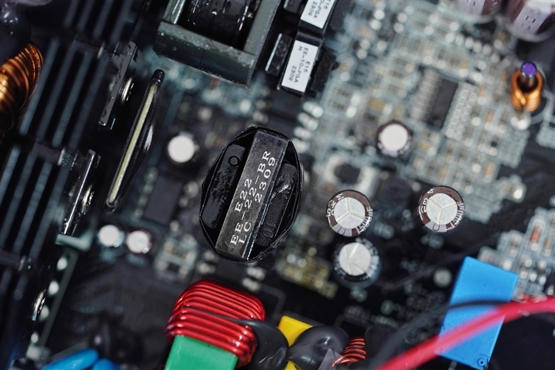 全白颜值 更有性价比!鑫谷昆仑MU-1000G冰山版电源评测:12V满载偏移仅有0.13%