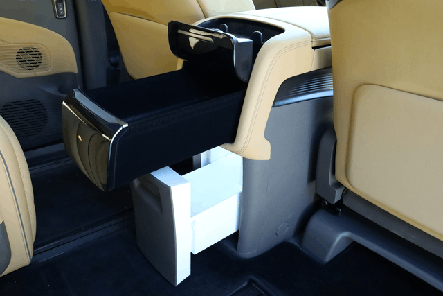 脚踢埃尔法拳打艾维亚,腾势D9 EV体验报告