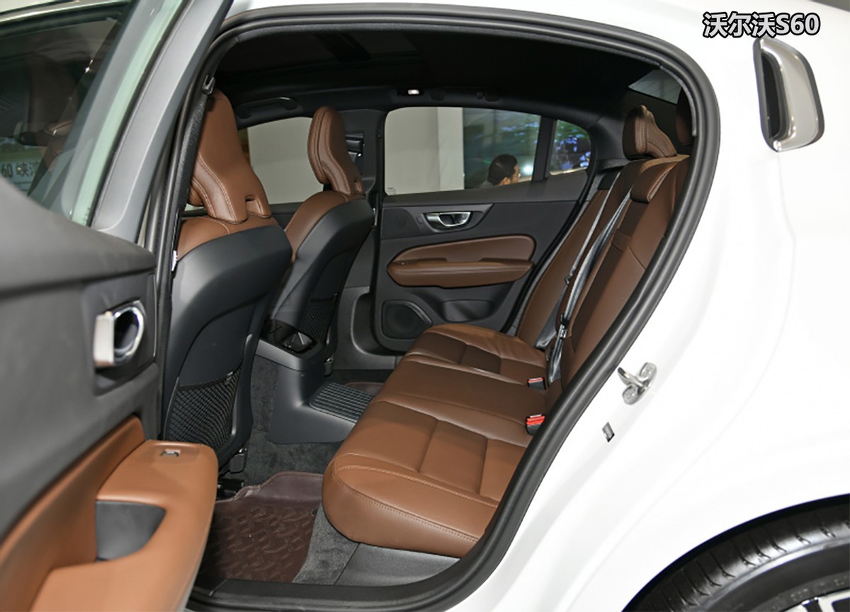 谁是更运动的豪华中级车?沃尔沃S60对比宝马3系