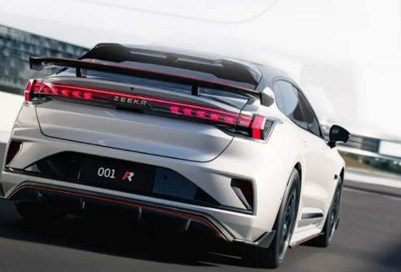 12303台!极氪汽车8月交付量再创新高 001 FR今晚亮相