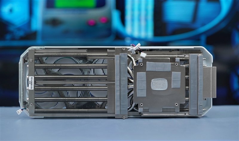 高颜值+顶级做工!铭瑄RTX 4080 iCraft OC16G瑷珈显卡评测:三风扇稳压71℃