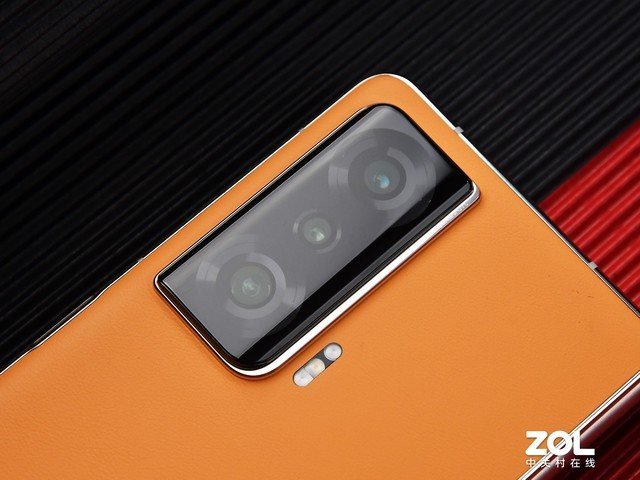 手机拍人像哪颗镜头才合适?这个答案你肯定想不到