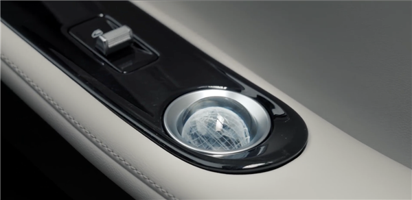 行业首创副驾控制单元 吉利银河L7推出“循迹星套装” 售499元